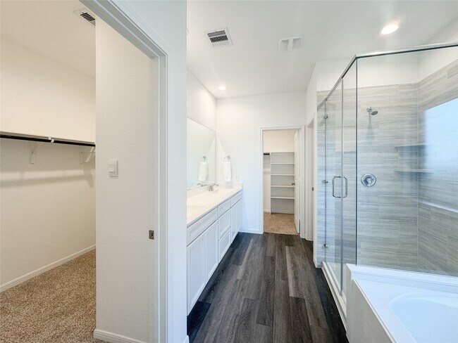 Building Photo - 519 Newcomb Holw Dr