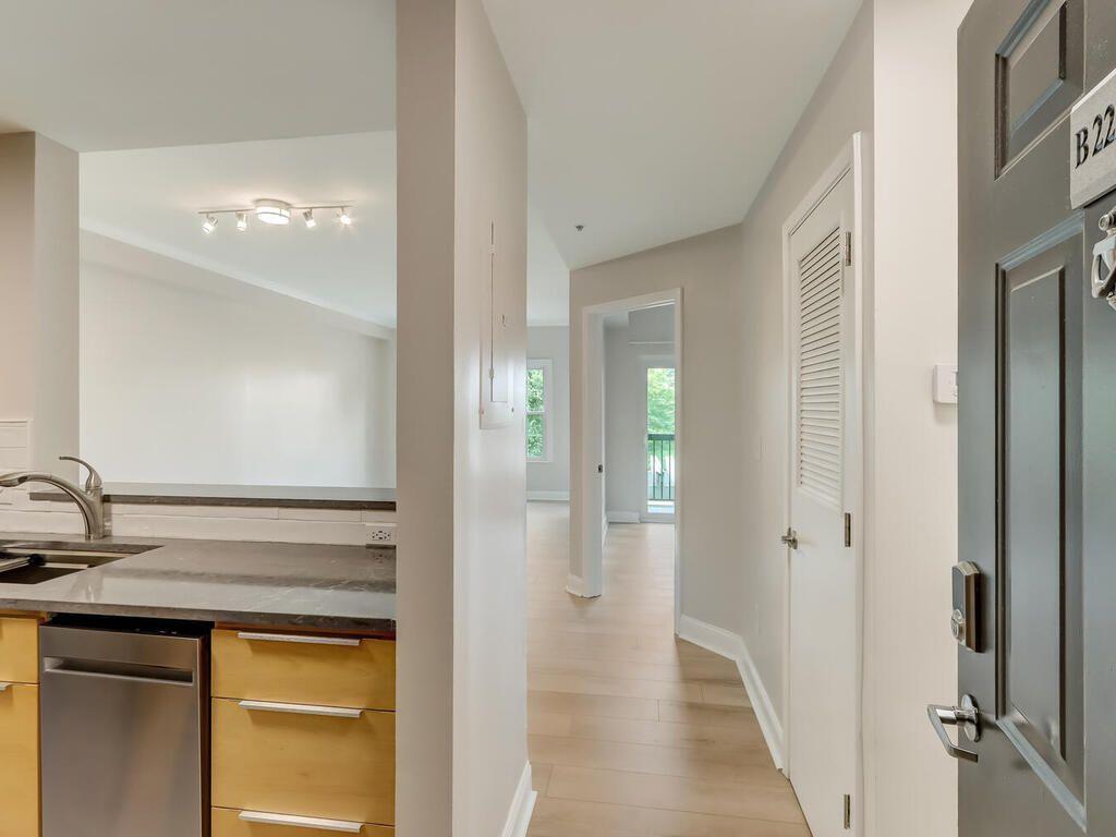 Building Photo - 1074 Peachtree Walk NE