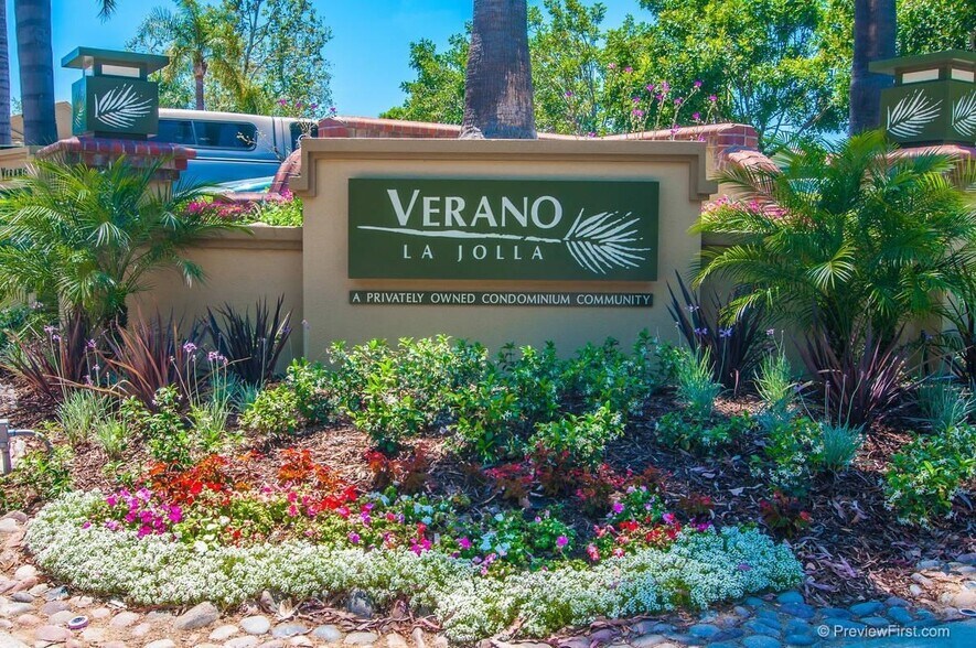 Building Photo - 7415 Charmant Dr