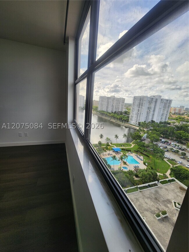 Building Photo - 18151 NE 31st Ct