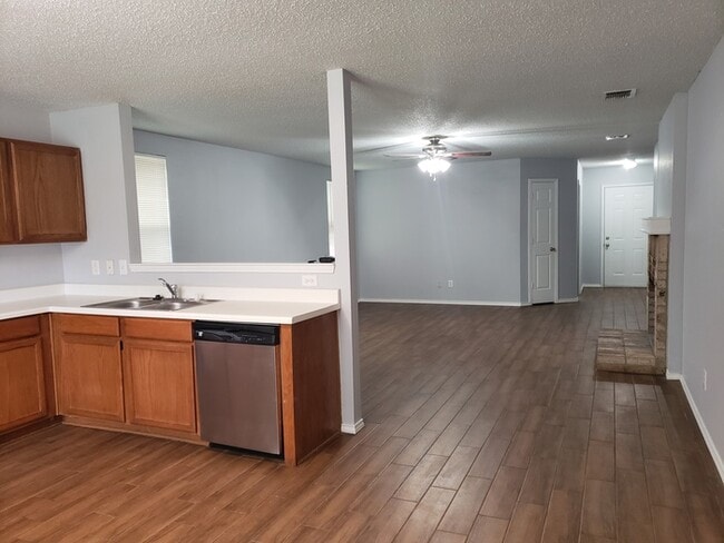 Building Photo - Beautiful Home For Rent