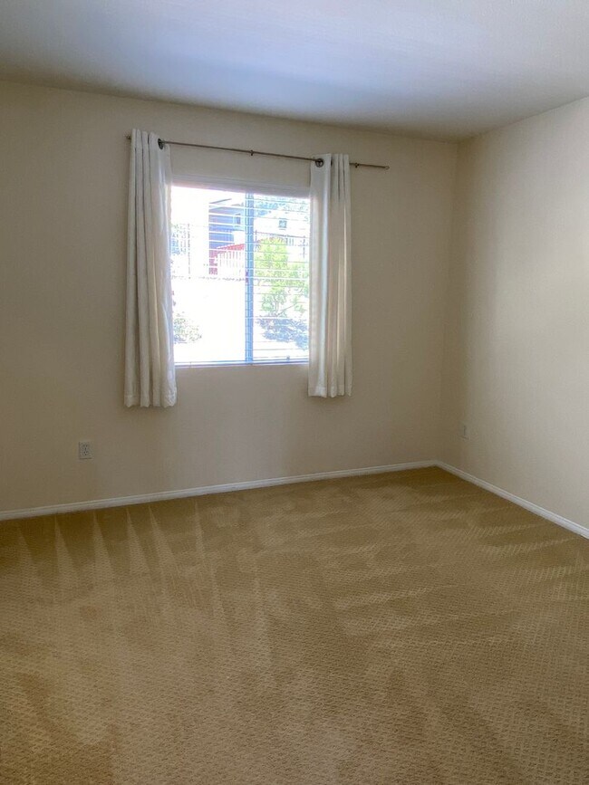 Building Photo - Gorgeous Single Family House - Available June 2026!
