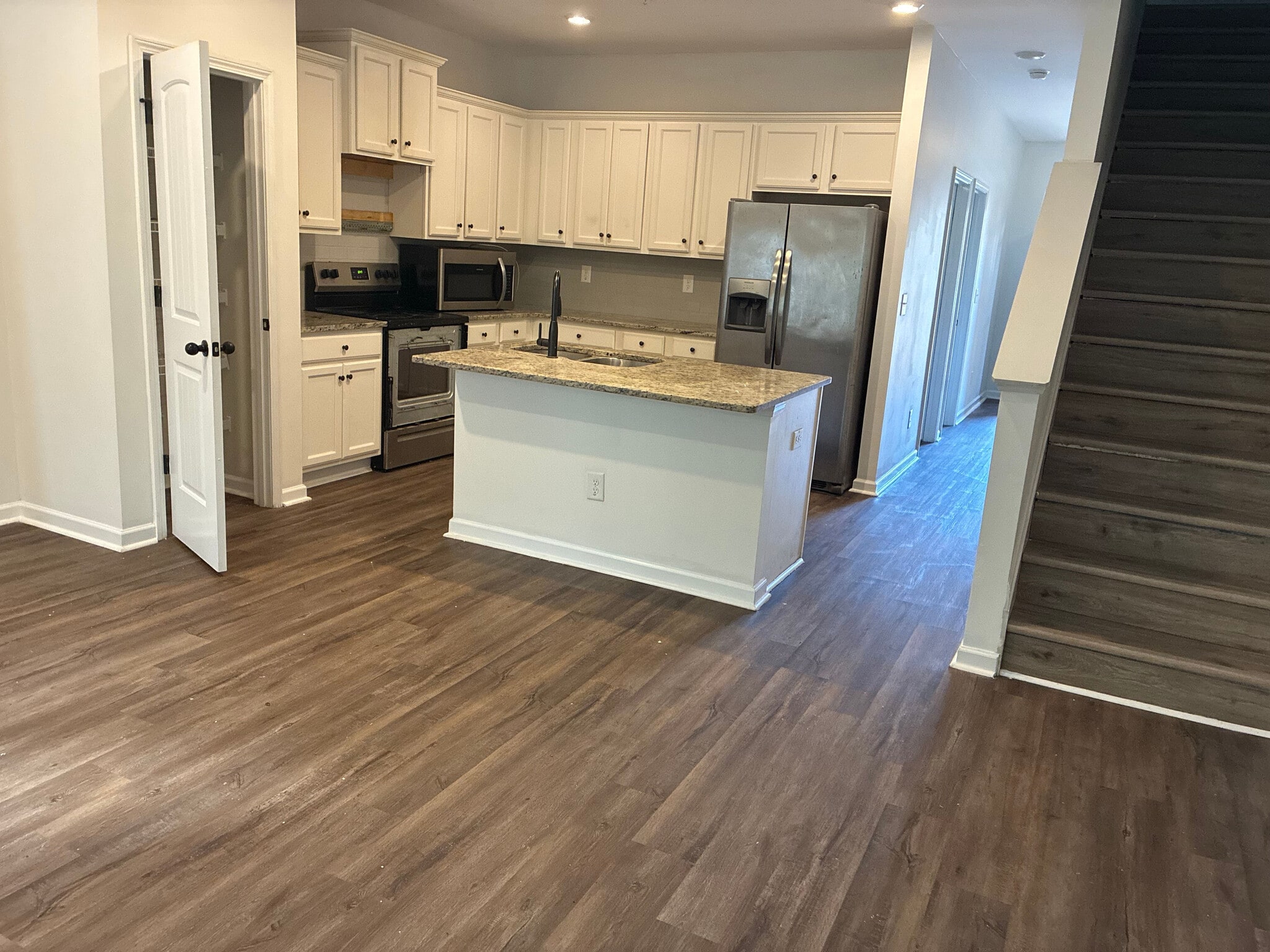 Building Photo - Room in Townhome on Bayrose Cir