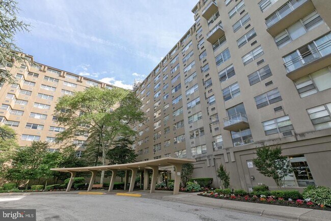 Building Photo - 1030 E Lancaster Ave