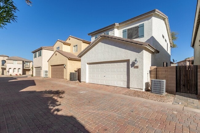 Building Photo - 3012 S 101st Dr