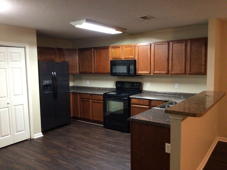 Building Photo - 7 Holly Springs Cir