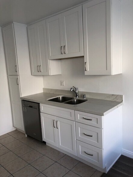 Building Photo - 12351 Oxnard St