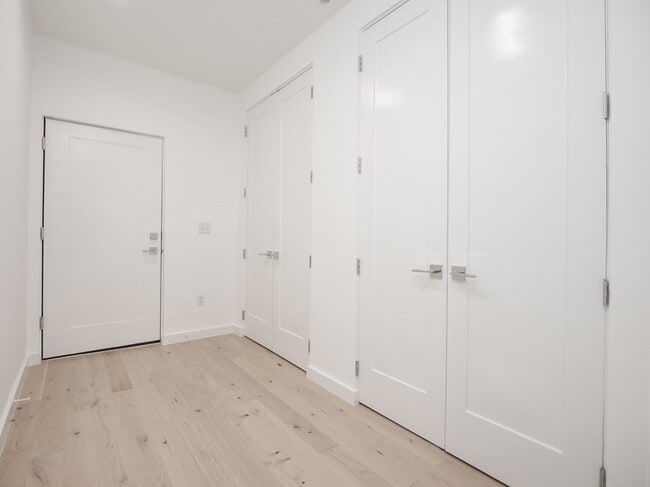 Building Photo - 340 W 2nd St