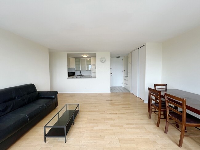 Building Photo - 1401 E 55th St