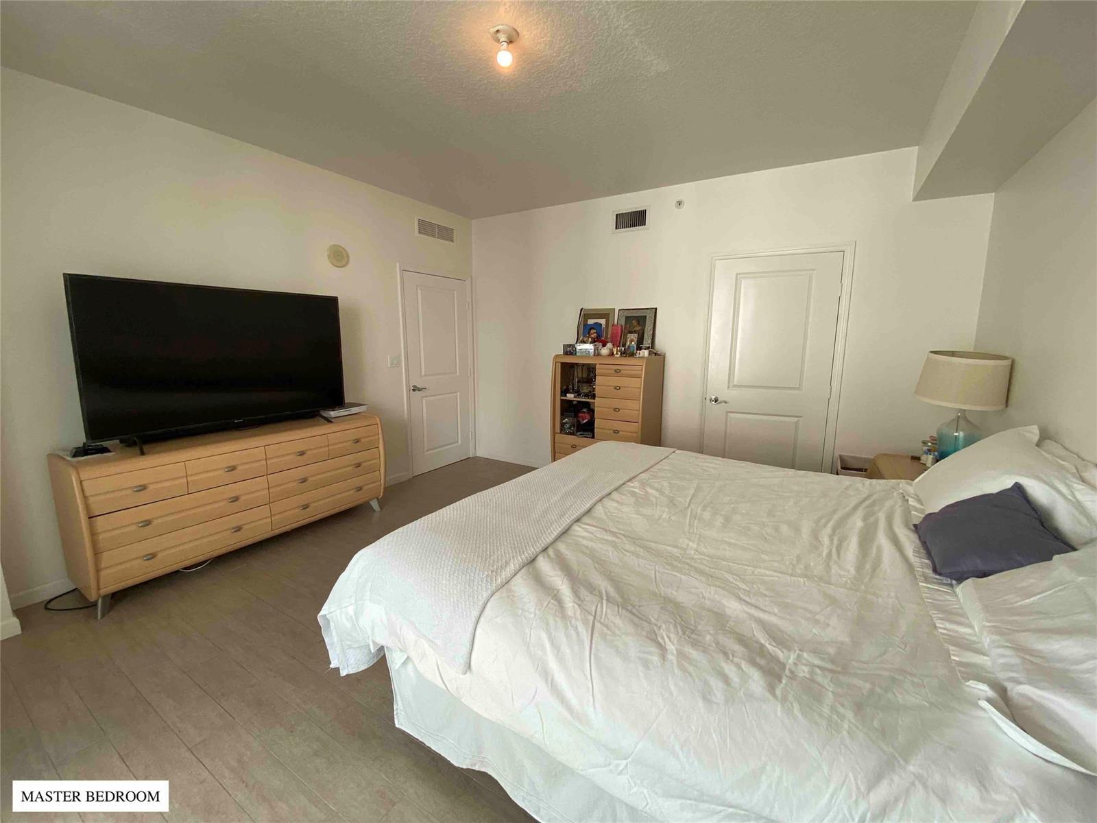 Building Photo - 7900 Harbor Island Dr