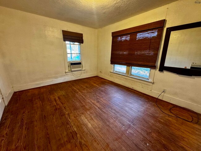 Building Photo - 512 N Lamar St