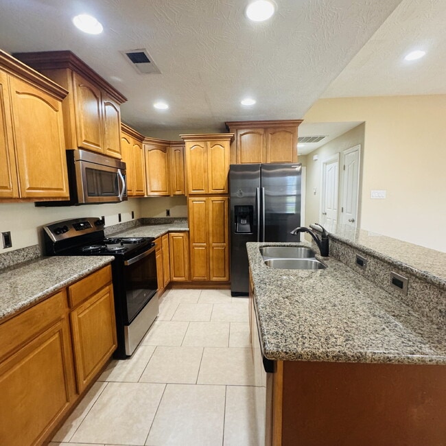 Building Photo - Charming 3-Bed Haven with Granite Elegance in Nederland – Your Perfect Retreat!
