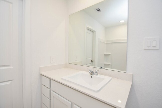 Building Photo - 1542 San Sebastien Dr