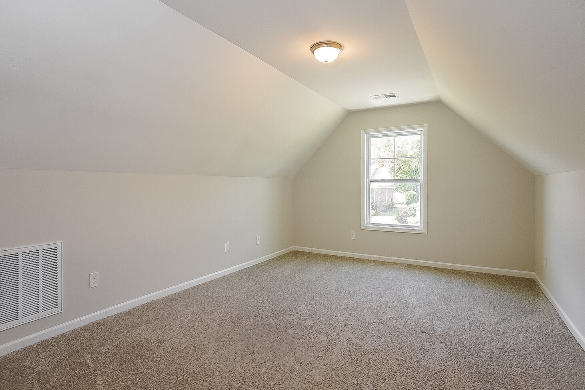 Building Photo - 446 Bainbridge Dr