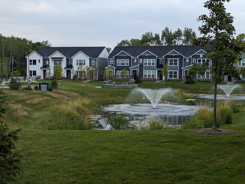 Building Photo - 14504 Twin Lakes Cir