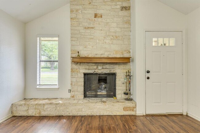 Building Photo - 16041 Stoneham Cir