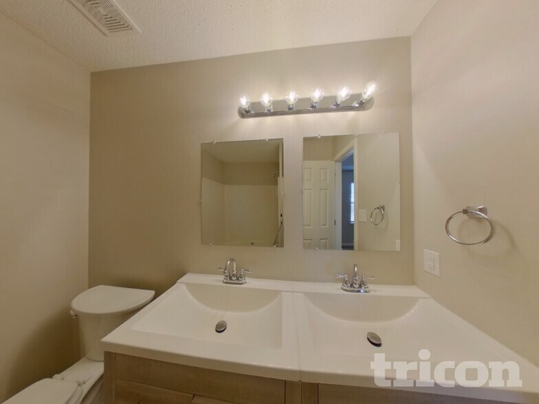 Building Photo - 4438 Fawnbrook Ave SW