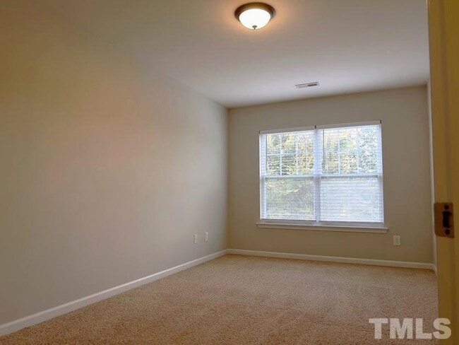 Building Photo - End Unit Townhome for Rent