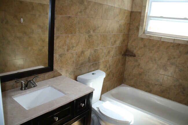 Building Photo - Beautifully Updated 2 bed 2 bath in  Seven Springs