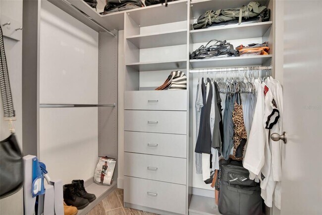 Building Photo - 1120 E Kennedy Blvd