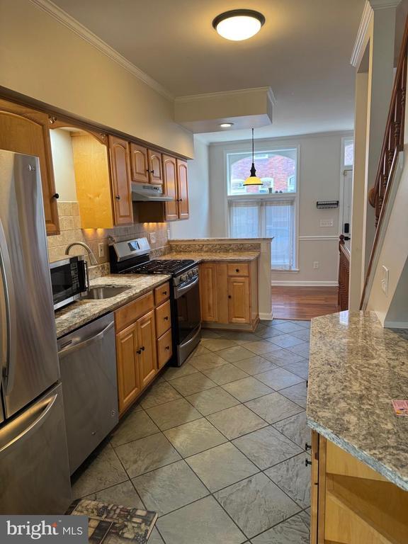 Building Photo - 606 S Belnord Ave