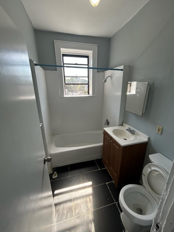 Building Photo - 402 Hawthorne Ave