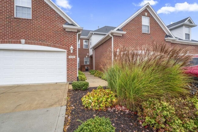 Building Photo - Beautiful 3 Bedroom Condo Available Now!
