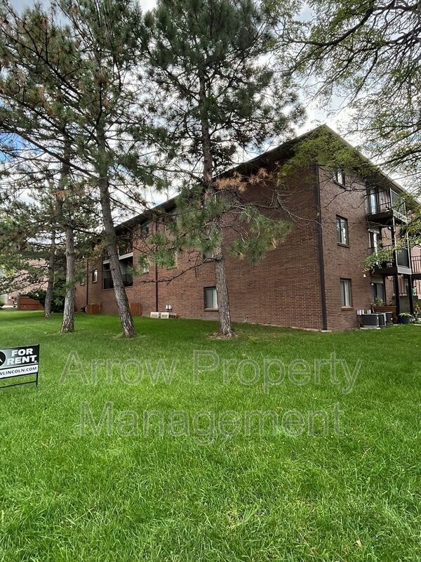 Building Photo - 3405 Holdrege St
