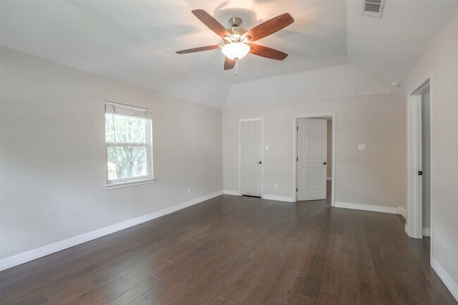 Building Photo - 730 Bison Dr