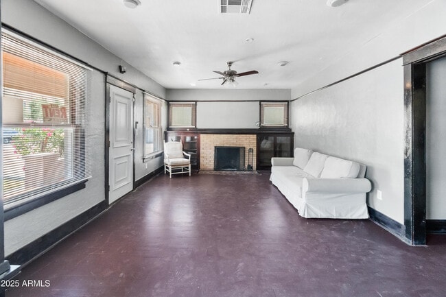 Building Photo - 122 N 9th Ave
