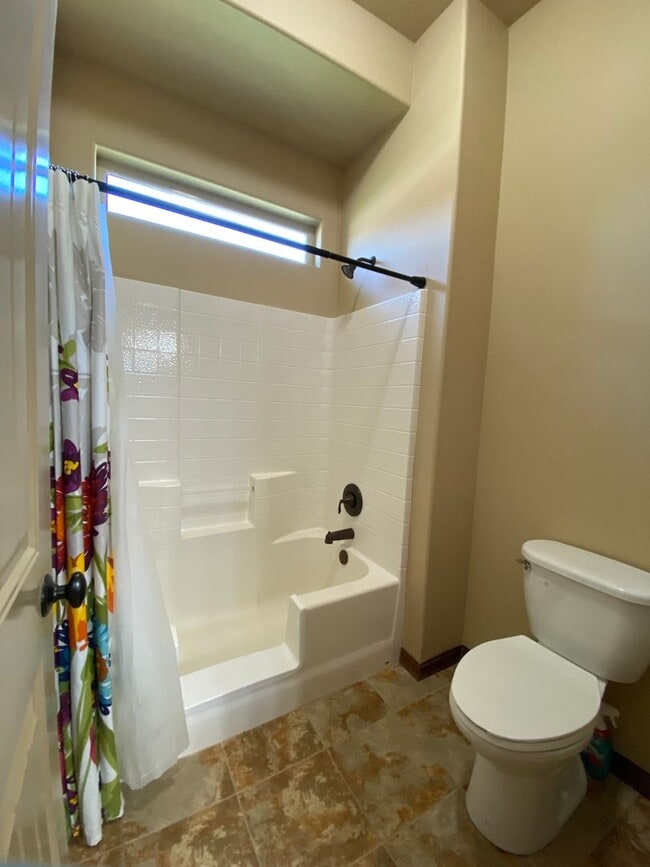 Building Photo - Beautiful, One Level Living in South Richland!