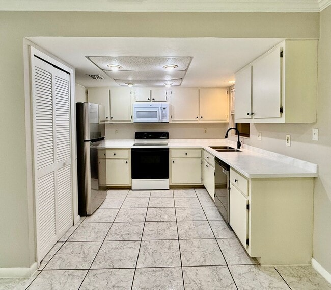 Building Photo - Single Family Home