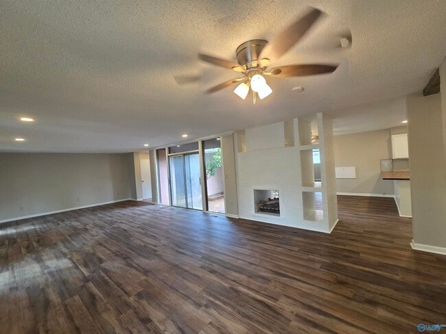 Building Photo - 1209 Governors Dr SE