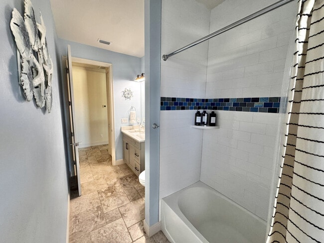 Building Photo - 414 SE 21st Terrace