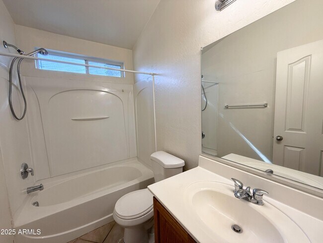 Building Photo - 11561 W Green Dr