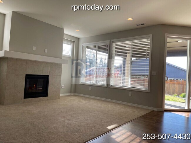 Building Photo - Gorgeous 2 Bedroom in 55+ Community!