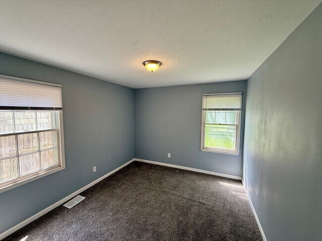 Building Photo - 3 Bed 1 Bath Home - Vouchers Accepted