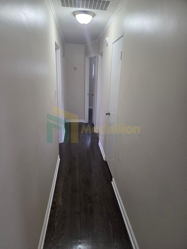 Building Photo - Spacious 3BR/1BA Home with Modern Upgrades
