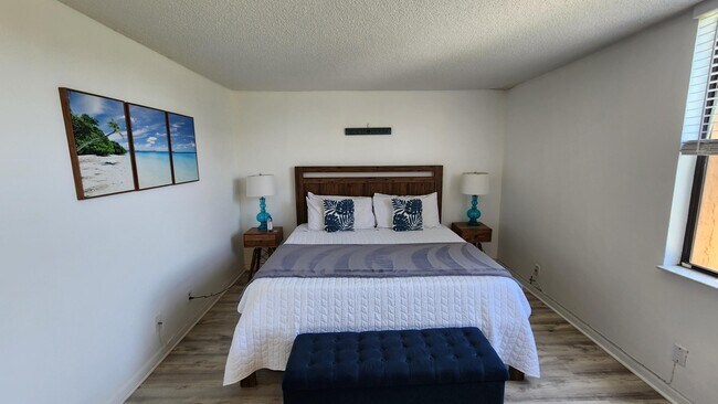 Building Photo - 950 Egret Cir