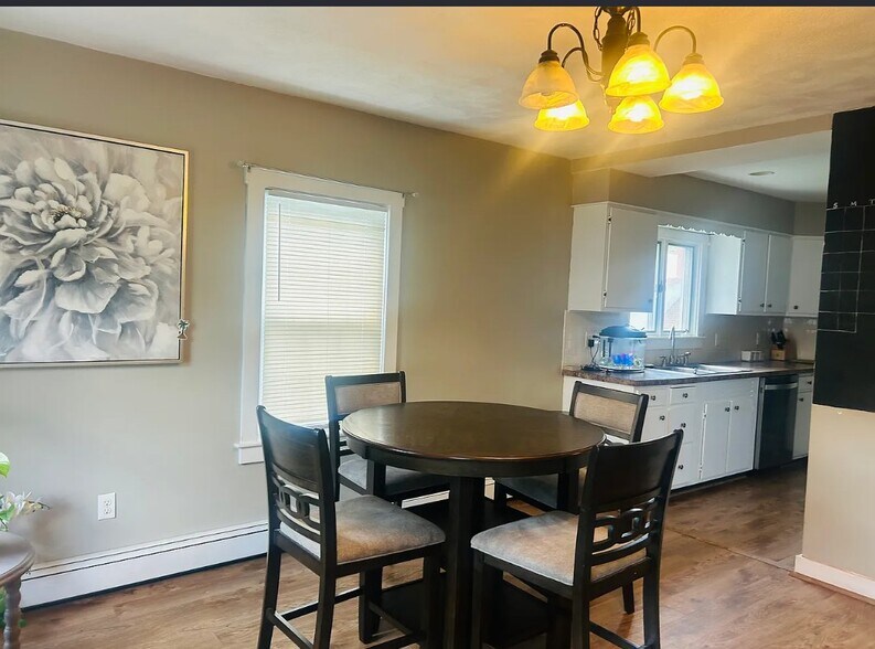 Building Photo - 858 Lower River Rd