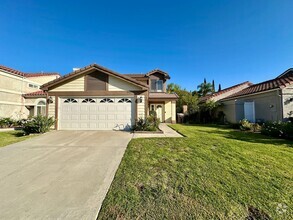 Building Photo - Beautiful 3 bedroom 2.5 bathroom Yorba Lin...