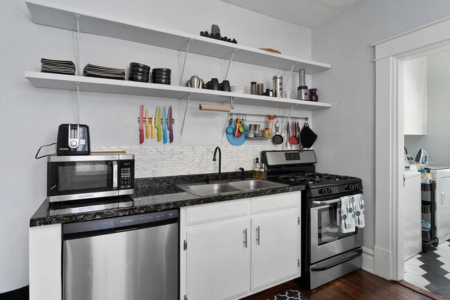 Building Photo - 477 E Gates St