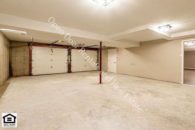 Building Photo - 4 bedroom home now available! ***MOVE IN RENT SPECIAL $500 OFF FIRST MONTH'S RENT!!!***