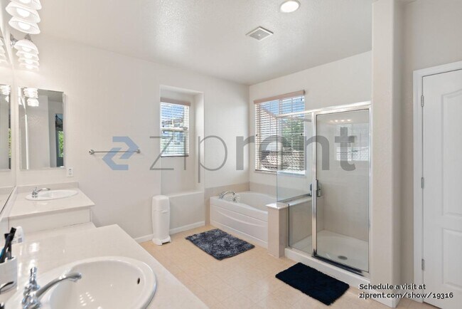 Building Photo - Unit