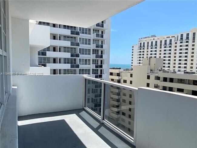 Building Photo - 100 Lincoln Rd