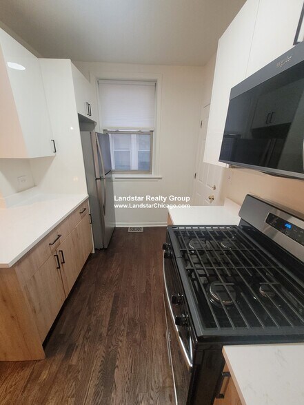 Building Photo - 6708 N Hermitage Ave