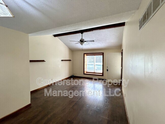 Building Photo - 719 Locust St