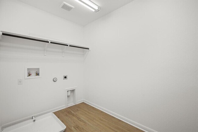 Building Photo - 6807 Tiznow Ln