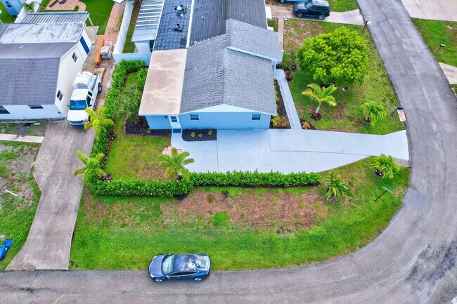 Building Photo - 1125 Stillwater Dr