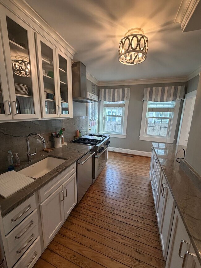 Building Photo - 3BR Beach House on 44th Street